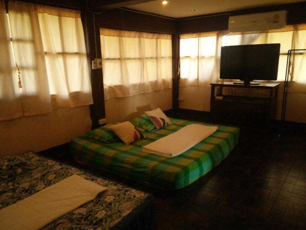 Ton Lang Homestay Pua Exterior photo