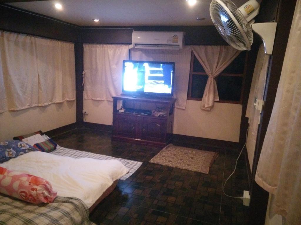 Ton Lang Homestay Pua Exterior photo